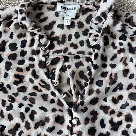 Express Blouse Ruffled Buttoned slim fit Leopard Print sheer shirt Size Medium - Picture 8 of 9